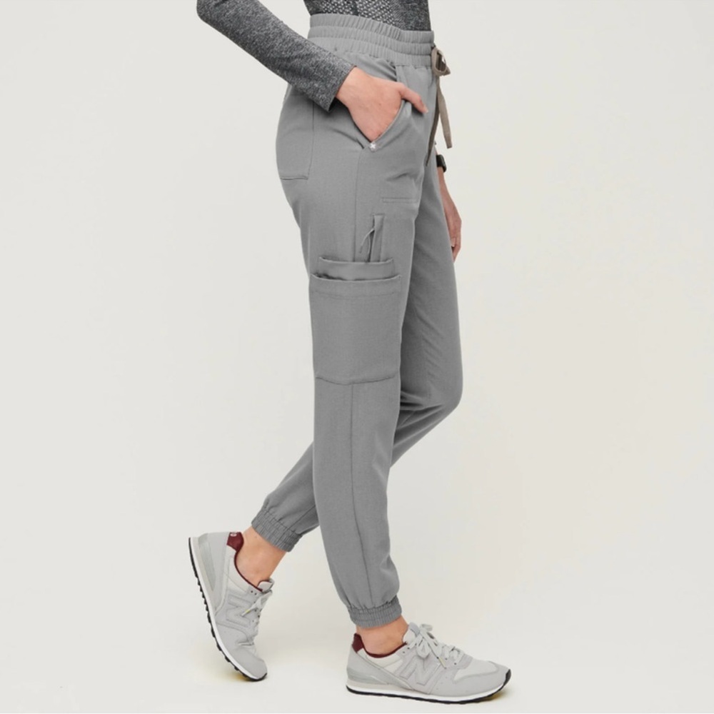 FIGS Charlotte 21 Pocket Slim Scrub Pant In Gray